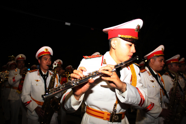 Đặc sắc chương trình nghệ thuật do Đoàn Nghi lễ CAND biểu diễn tại Bến Ninh Kiều -4