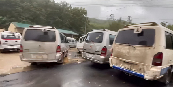 Quảng Trị bắt giữ hàng loạt ôtô tải Van vận chuyển đường lậu từ biên giới về đồng bằng -0