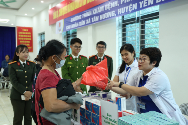 Mang “đông ấm vùng cao” đến cán bộ chiến sĩ Công an và bà con nhân dân Yên Bái -0