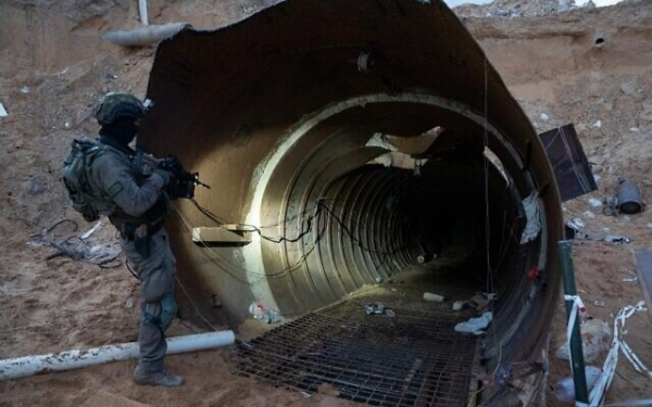 Israel phát hiện 'đường hầm lớn nhất của Hamas' gần biên giới Gaza -1