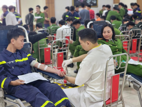 Hơn 220 đoàn viên thanh niên Công an Quảng Trị tham gia hiến máu tình nguyện  -0