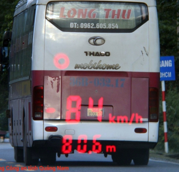 Không có bằng lái, tài xế xe khách chạy quá tốc độ trên QL14B -0