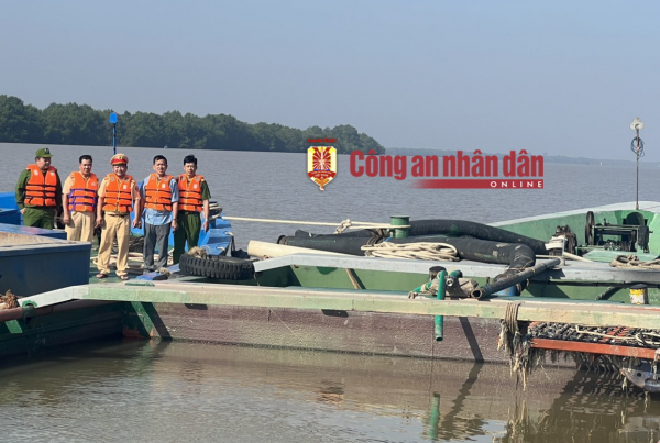 Bắt quả tang 22 đối tượng khai thác, vận chuyển cát trái phép giáp ranh 2 tỉnh Tiền Giang và Bến Tre -2
