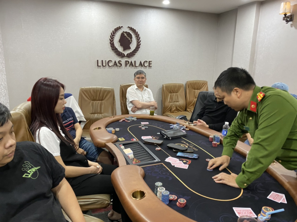 “Ông trùm” tổ chức đánh bạc tại Câu lạc bộ Poker Lucas Palace có 4 tiền án -0