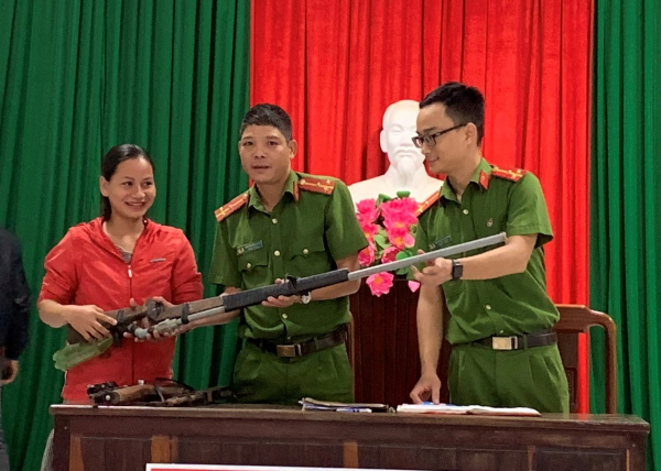 Thừa Thiên Huế kêu gọi toàn dân thực hiện cuộc vận động giao nộp vũ khí -0