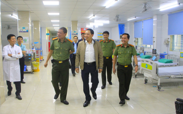 Thứ trưởng Bộ Công an Lê Văn Tuyến thăm và làm việc tại Bệnh viện 199 -0