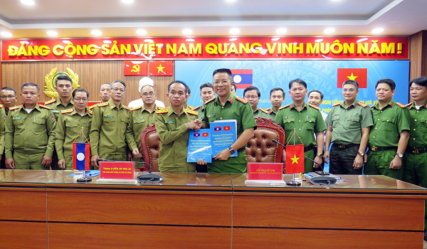 Tăng cường phối hợp phòng, chống ma túy với Công an tỉnh Sê Kông, Lào -0