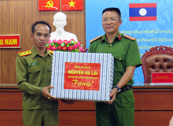 Tăng cường phối hợp phòng, chống ma túy với Công an tỉnh Sê Kông, Lào -0