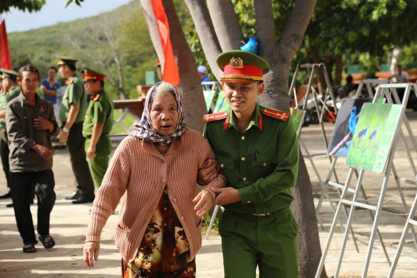 Bộ Công an phát động bảo vệ môi trường, đa dạng sinh học biển và hải đảo Việt Nam -0