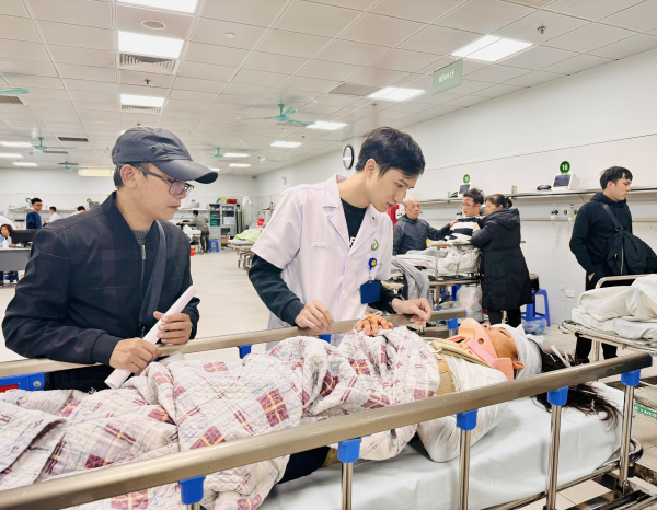 Nữ sinh nặng nhất trong vụ sập trần lớp học tiên lượng phục hồi kém  -0