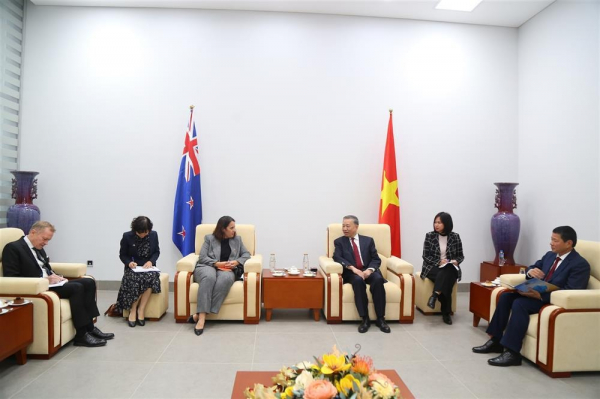 Minister To Lam receives outgoing New Zealand Ambassador -0