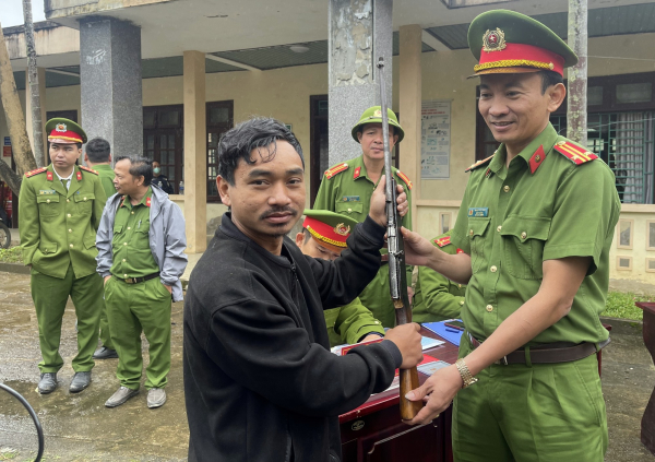 Ý nghĩa và nhân văn phong trào “Trao sinh kế, đổi vũ khí” -0