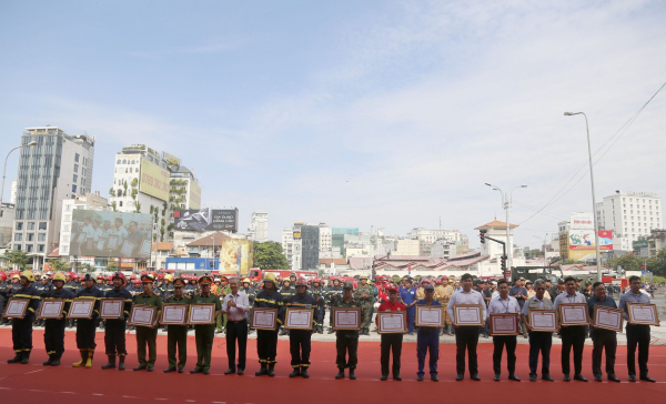 Hơn 5000 người diễn tập PCCC và CNCH khu vực nhà ga metro tuyến số 1 Bến Thành-Suối Tiên -1