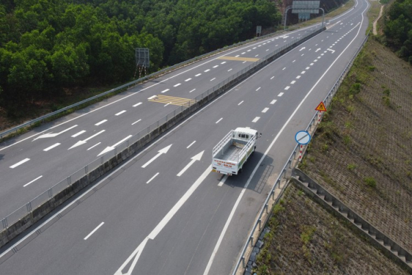Cao tốc La Sơn - Hòa Liên sẽ được mở rộng lên 4 làn xe -0