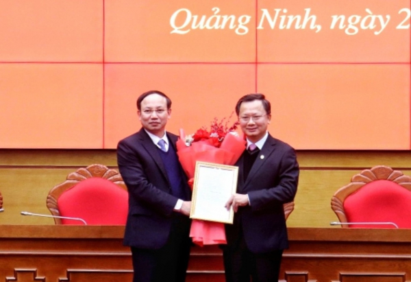 Công bố quyết định chuẩn y Chủ tịch UBND tỉnh Quảng Ninh -0