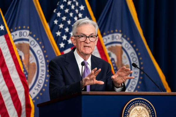 ch%3f t%3fch fed jerome powell trong cu%3fc h%3fp báo ngày 13.12.2023  dua ra tín hi%3fu s%3f 3 l%3fn c%3ft gi%3fm lãi su%3ft trong nam 2024. %3fnh thx.jpg -0