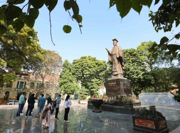 Hanoi Old Quarter remains popular destination for international visitors -5