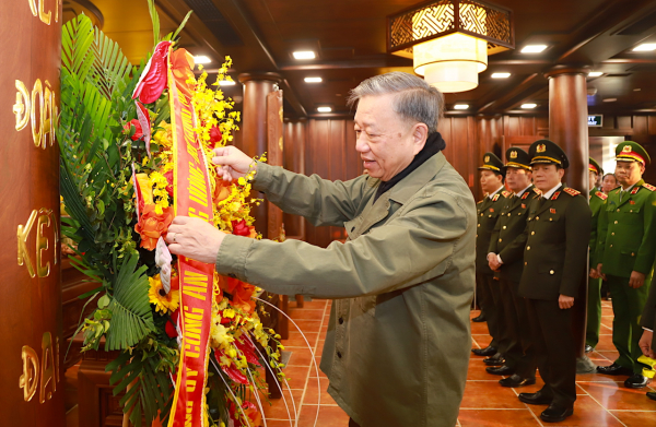 Đảng uỷ Công an Trung ương, Bộ Công an dâng hương tưởng niệm Chủ tịch Hồ Chí Minh -0