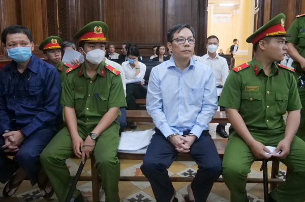 Cựu Chủ tịch Saigon Co.op bị phạt 10 năm tù -0