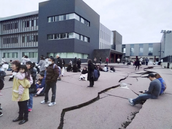 Cảnh báo sóng thần nguy hiểm do động đất tại Nhật Bản -0