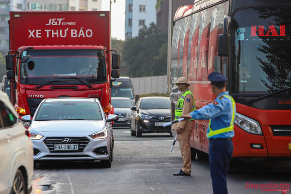 Kết thúc nghỉ Tết, cửa ngõ phía Nam Thủ đô đông nghịt người và xe -2