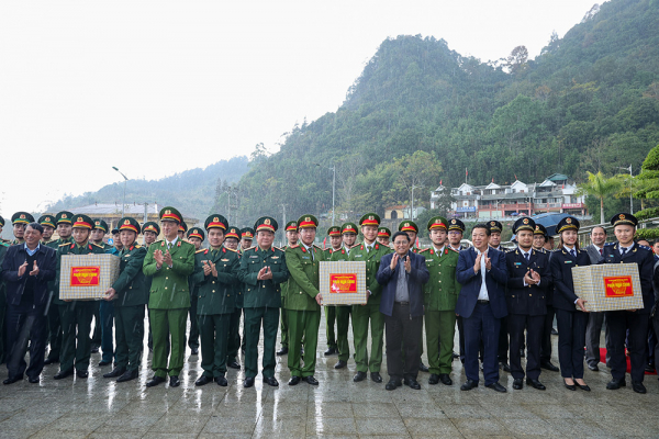 Thủ tướng Phạm Minh Chính: Nghiên cứu xây dựng khu kinh tế cửa khẩu tại Cao Bằng -1