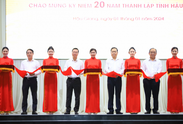 Chủ tịch nước Võ Văn Thưởng dự Lễ kỷ niệm 20 năm thành lập tỉnh Hậu Giang -0