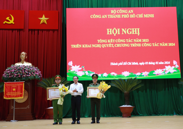 Xây dựng Công an TP Hồ Chí Minh vững mạnh toàn diện, hoạt động hiệu lực, hiệu quả… -1