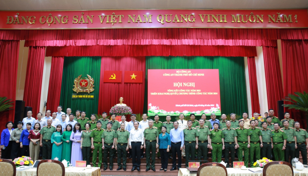 Xây dựng Công an TP Hồ Chí Minh vững mạnh toàn diện, hoạt động hiệu lực, hiệu quả… -0