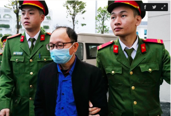 Những hình ảnh đầu tiên trong ngày đầu xét xử đại án kit test Việt Á  -0