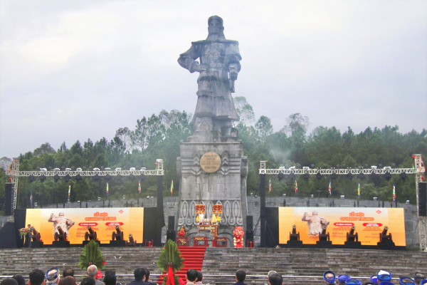 Thừa Thiên Huế kỷ niệm 235 năm Nguyễn Huệ lên ngôi Hoàng đế -0