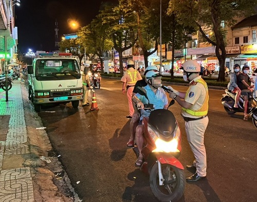 Xung quanh vụ việc “Dùng xăng tự đốt người” xảy ra tại huyện Nhà Bè -0