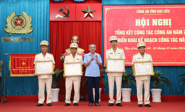 Công an tỉnh Bạc Liêu quyết tâm chính quy hóa Công an cơ sở -0