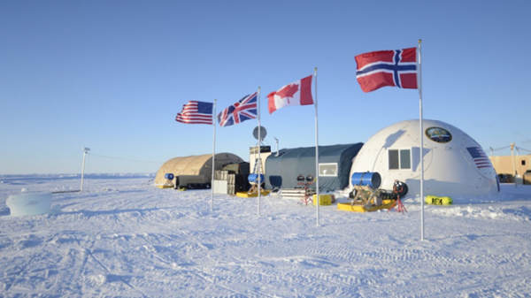Sóng ngầm dữ dội dưới lớp băng tan ở Bắc Cực -0