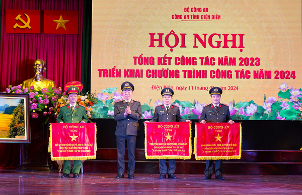 Thứ trưởng Trần Quốc Tỏ dự hội nghị triển khai công tác năm 2024 tại Công an tỉnh Điện Biên -1