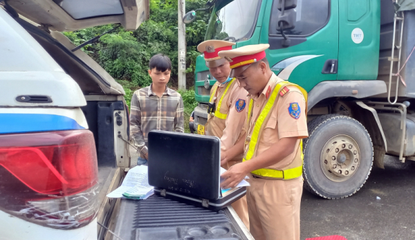 CSGT Thừa Thiên Huế và Quảng Nam ra quân đảm bảo trật tự ATGT dịp Tết Nguyên đán  -0