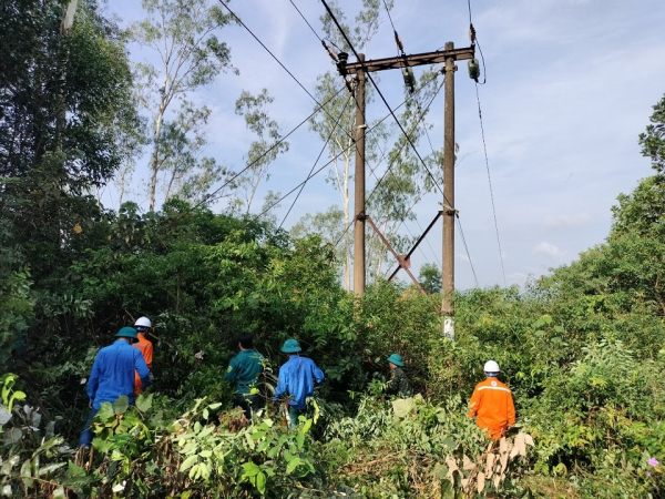 Một công nhân điện lực bị tử vong do điện giật -0