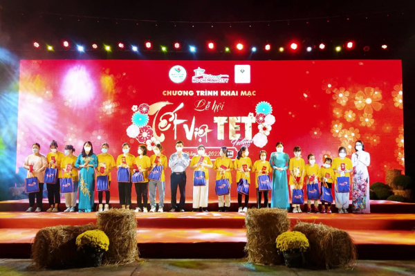 Lễ hội Tết Việt 2024 sẽ hạn chế bán cá viên chiên  -0