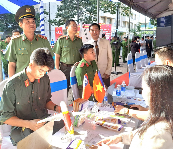 “Xuân Chiến sĩ - Ấm tình đồng đội” -1