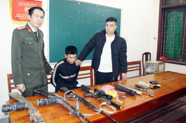 Công an Nghệ An bắt giữ đối tượng buôn ma túy trang bị nhiều vũ khí   -0
