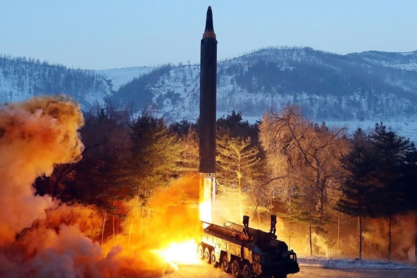 Hàn Quốc: Triều Tiên phóng tên lửa đạn đạo tầm trung -0