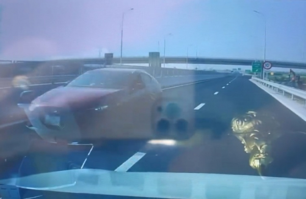 Xác minh tài xế ô tô chạy ngược chiều trên cao tốc Mỹ Thuận - Cần Thơ -0