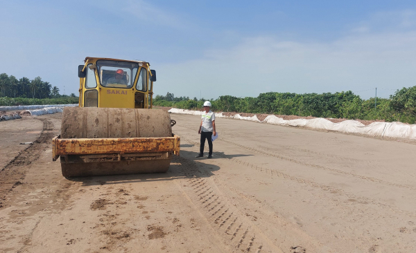 Hối hả trên công trường xây dựng cầu Đại Ngãi nối nhịp bờ vui -1