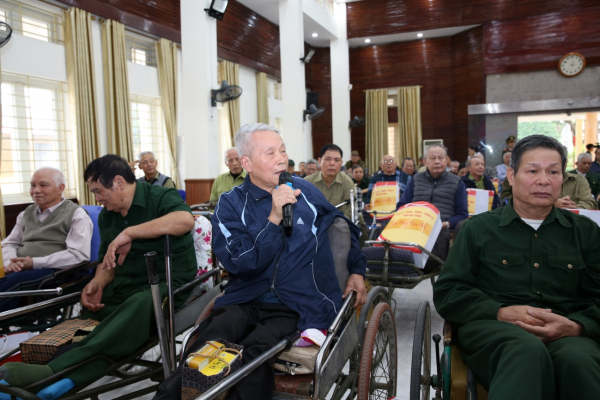 Buổi chiều nhiều cảm xúc của Bộ trưởng Tô Lâm và các thương, bệnh binh tại Bắc Ninh -2