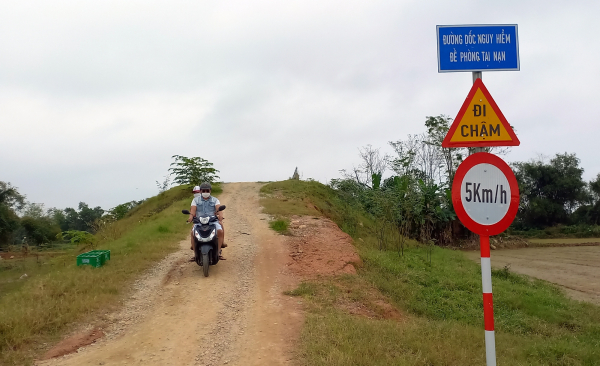Làm rõ trách nhiệm chủ đầu tư dự án cầu xây xong, đường dẫn vẫn dở dang -0