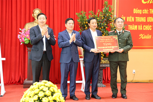 Thứ trưởng Trần Quốc Tỏ thăm và chúc tết Đảng bộ, chính quyền và nhân dân xã Quang Thiện, tỉnh Ninh Bình -0