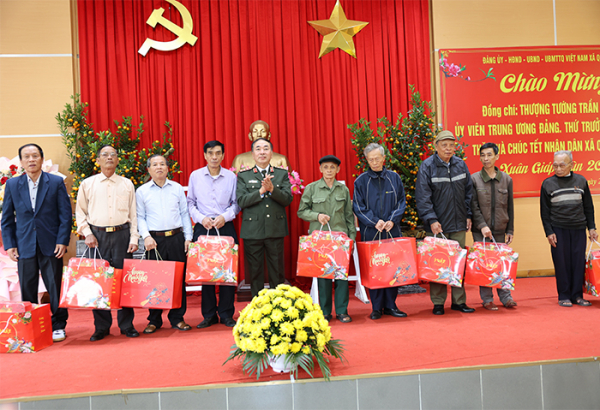 Thứ trưởng Trần Quốc Tỏ thăm và chúc tết Đảng bộ, chính quyền và nhân dân xã Quang Thiện, tỉnh Ninh Bình -0