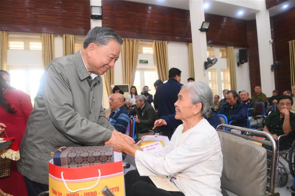 General To Lam pays pre-Tet visit to Thuan Thanh Wounded War Veterans Nursing Center -0