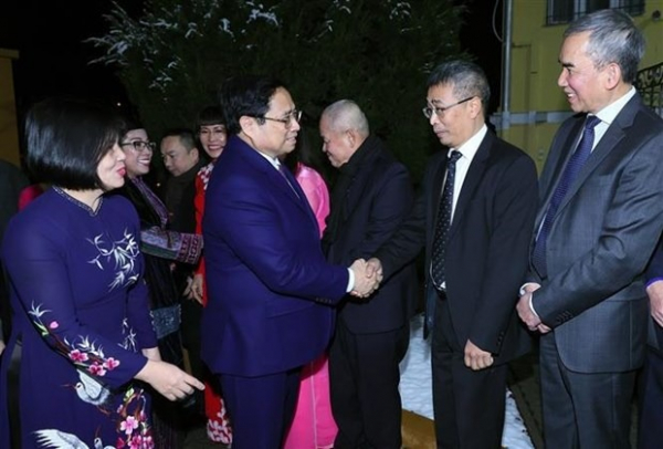PM meets Vietnamese community in Hungary -0