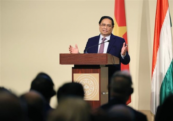 PM speaks on Vietnam’s policy at National Public Service University in Budapest -0